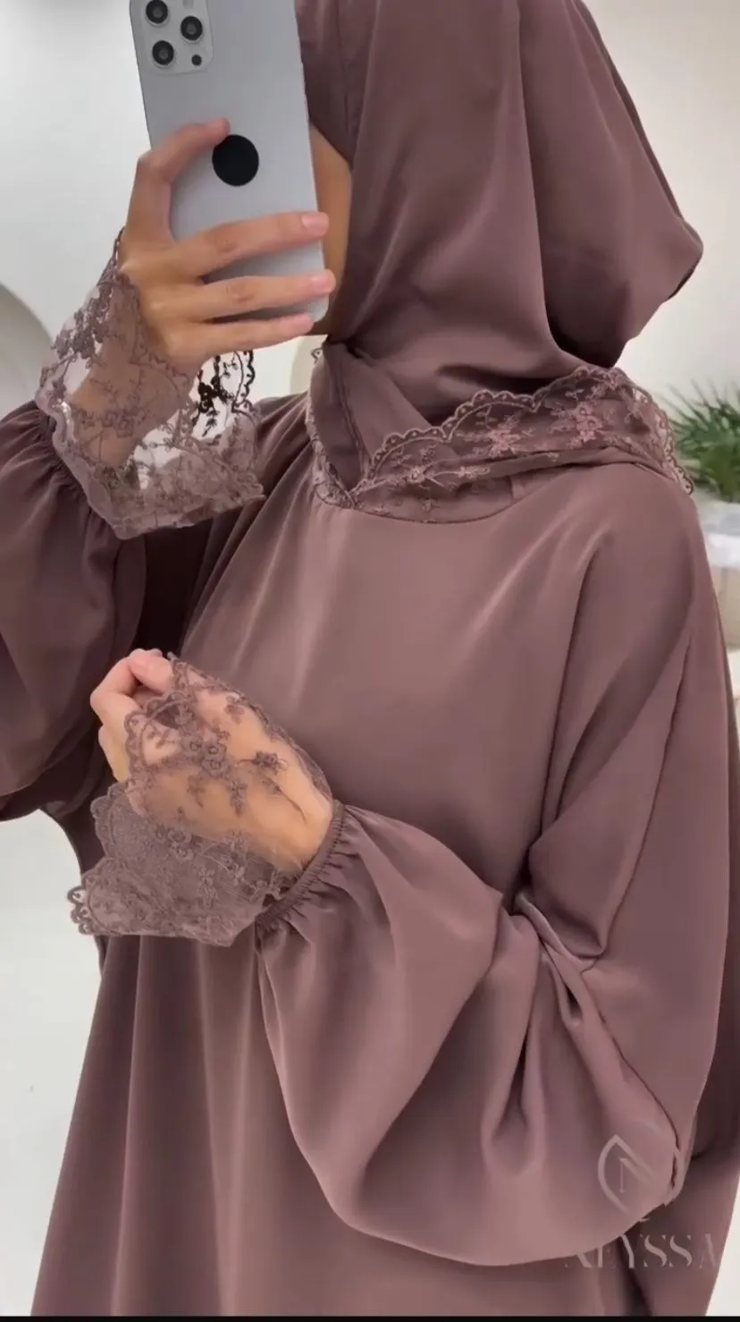 عباءة الصلاة من الكريب الممتاز.