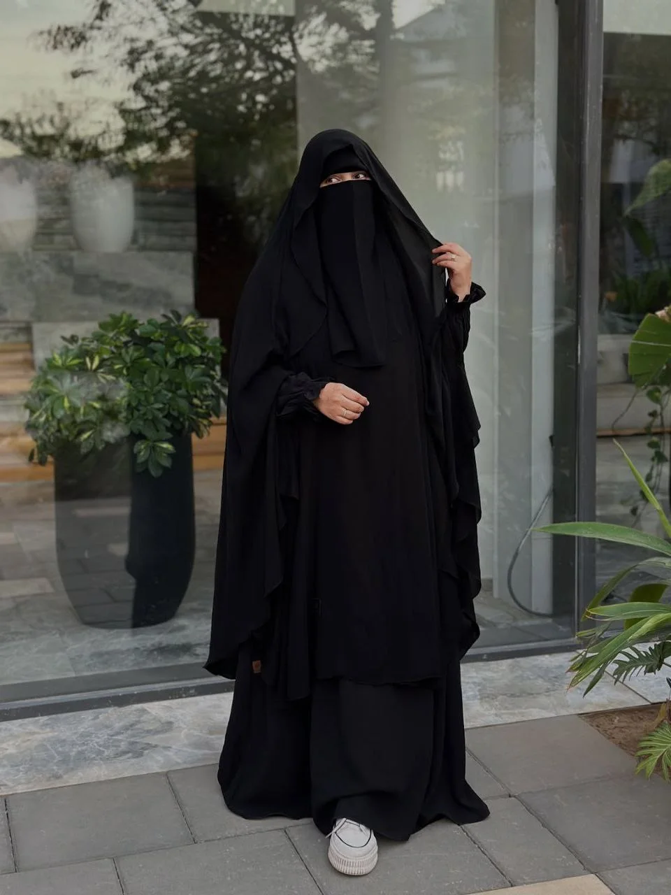 طقم العفة (عباية +وشاح الغشوة + نقاب + قفازات)