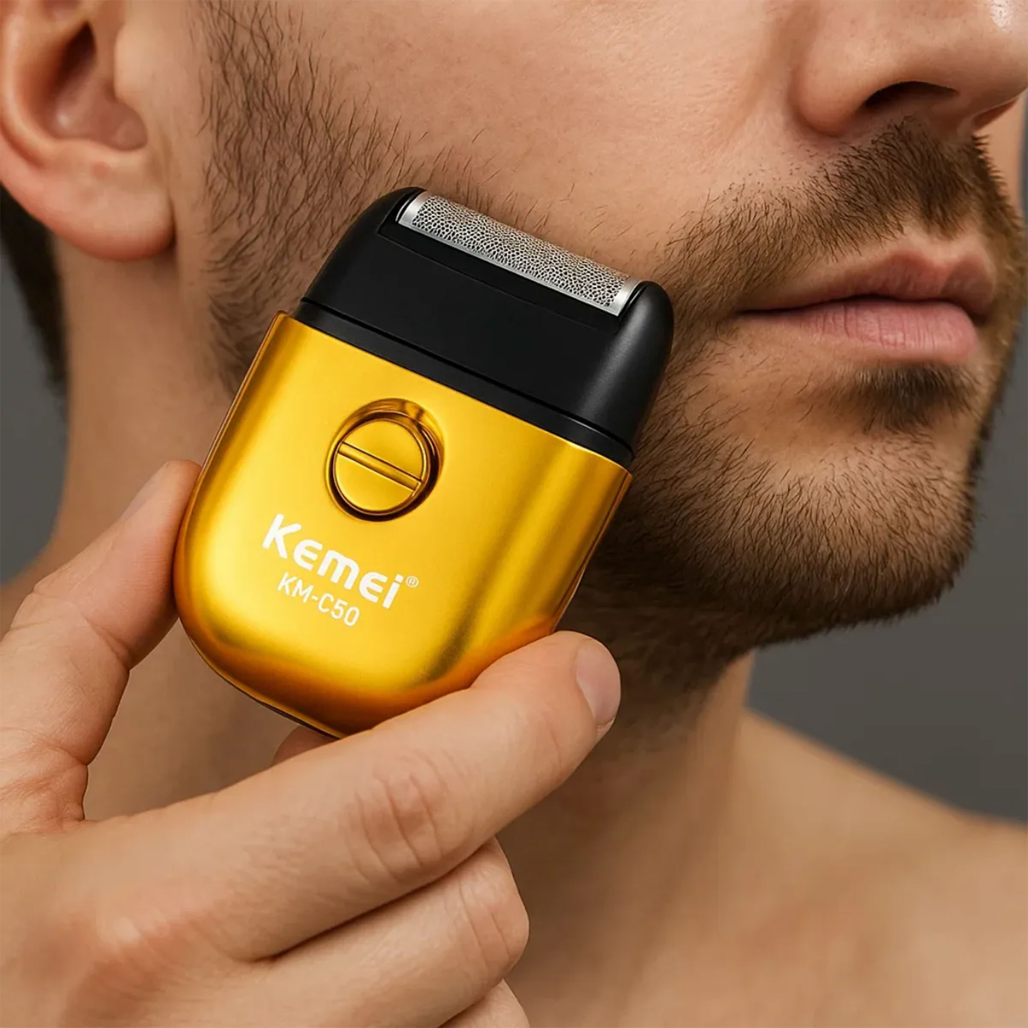 ماكينة حلاقة كهربائية KM-C50 صغيرة محمولة مزودة بثلاث شفرات