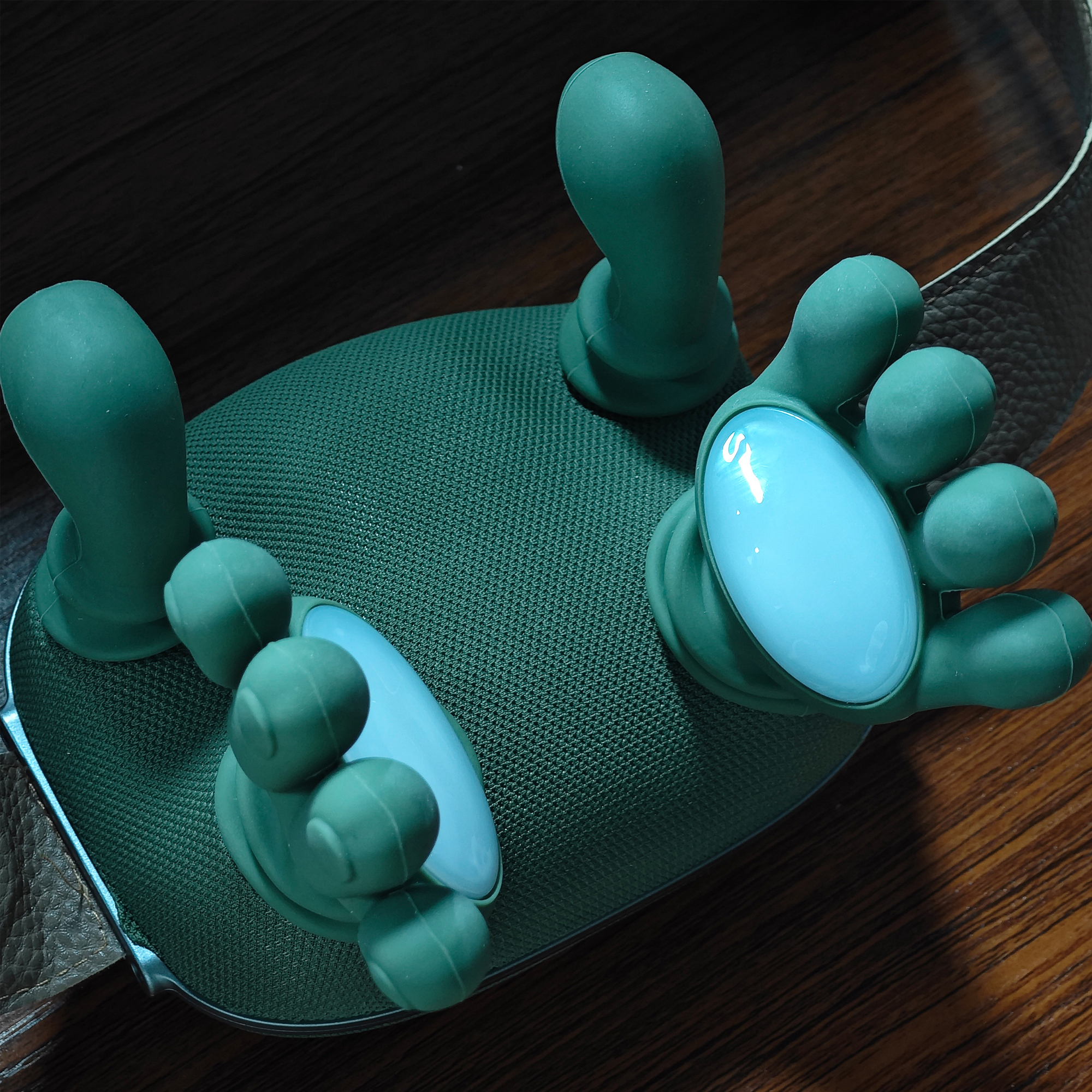 جهاز تدليك الكتف والرقبة مع التركيز على عضلات الرقبة والعضلات شبه المنحرفة