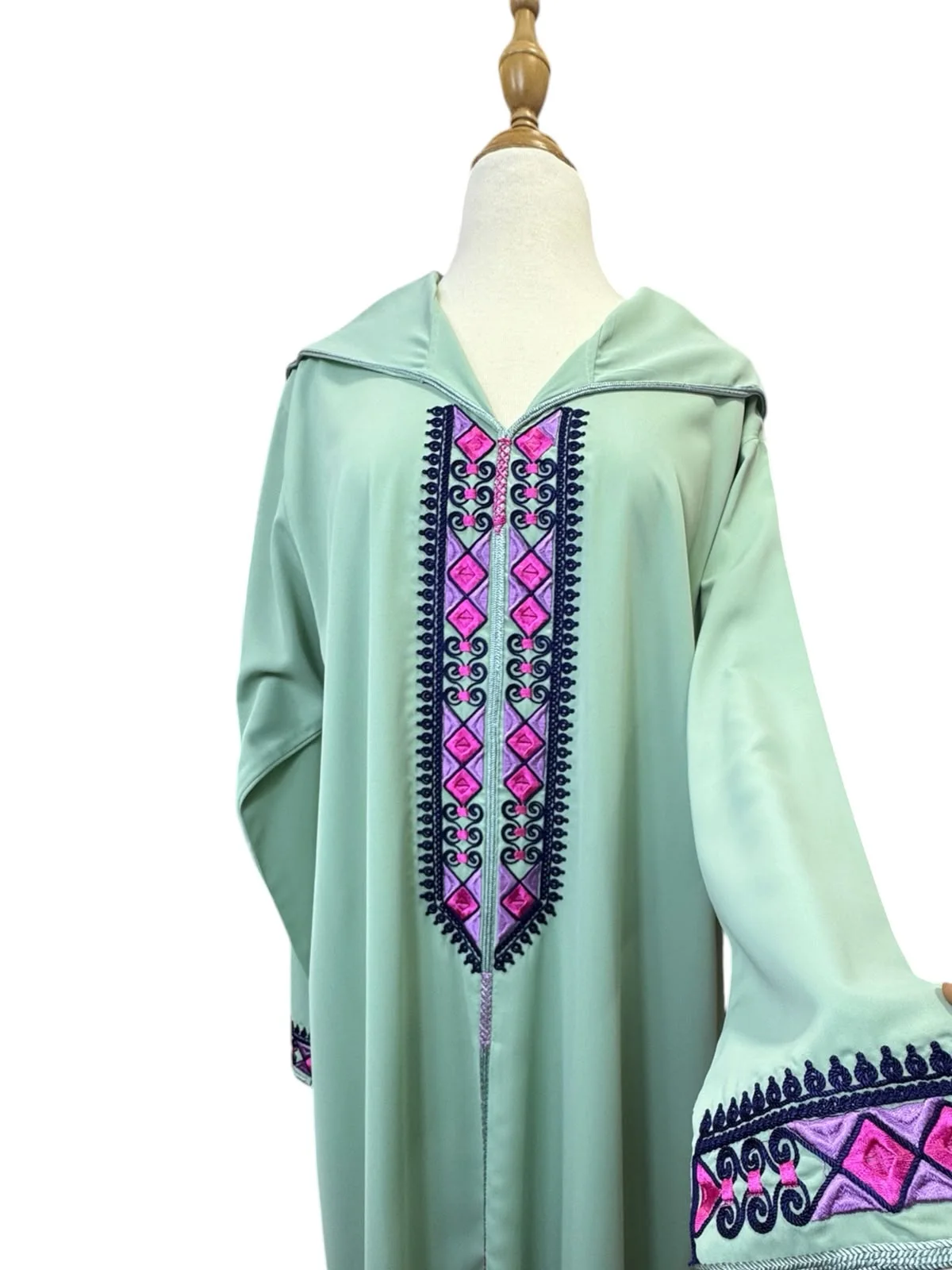Djellaba en crepe rosa vert pistache brodée tailla L/XL