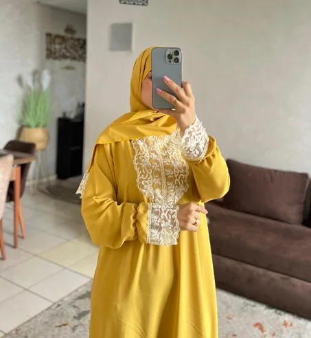 ملابس خاصة بالنساء