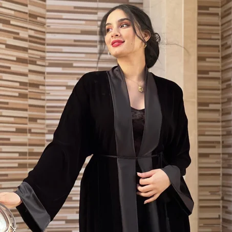 أعيدي تعريف الأناقة مع الكيمونو العصري