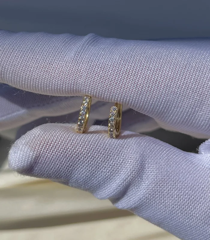 Boucles d'oreilles avec zircon