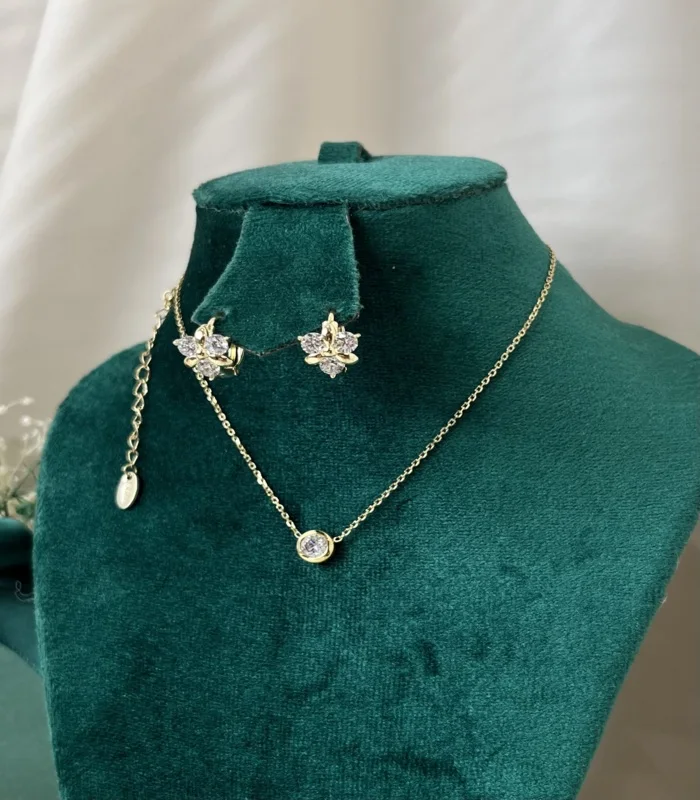 Collier fine avec zircon+Boucle