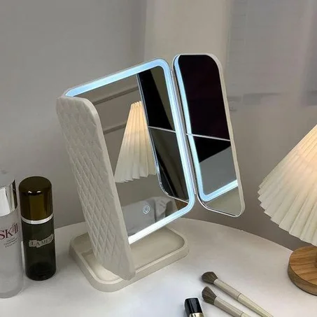مرآة المكياج الثلاثية بإضاءة LED 💄🪞