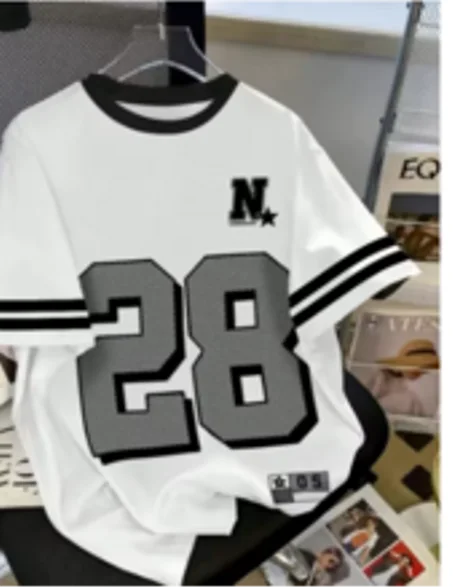 تي شيرت رجالي صيفي جديد أمريكي بسيط كاجوال برقبة دائرية يسمح بمرور الهواء مع نمط رياضي مطبوع رقمي للشارع