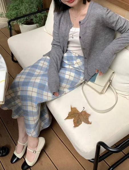 vintage blue plaid skirt