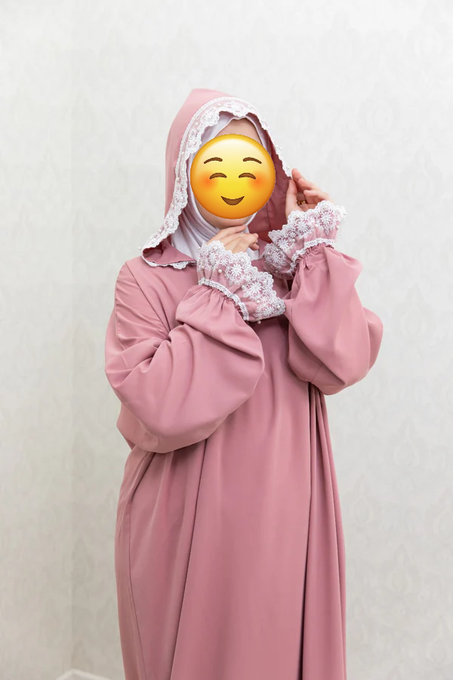 ✨ عباءة الصلاة الفاخرة بالدانتيل – أناقة وراحة في رمضان! 🕌🌙