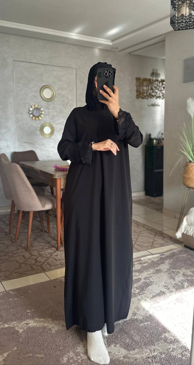أسود