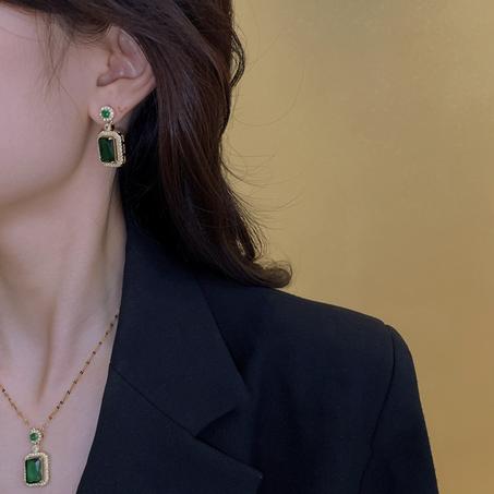 💎 الفخامة في أدق التفاصيل قلادة زمرد 💎