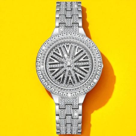 ساعة يد فاخرة مرصعة بالألماس الصناعي