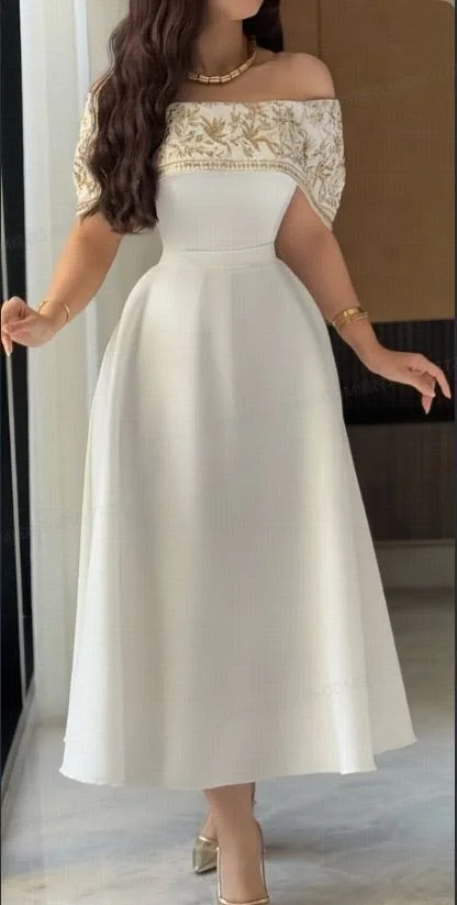 Robe élégante épaules dénudées