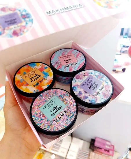 فيكتوريا سيكريت - مخمرية لتقتيح وتعطير الجسم والاماكن الحساسة وتعطير الشعر - 4 روائح مختلفة