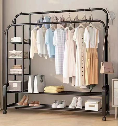 حامل الملابس المعدني + 20 علاقة هدية