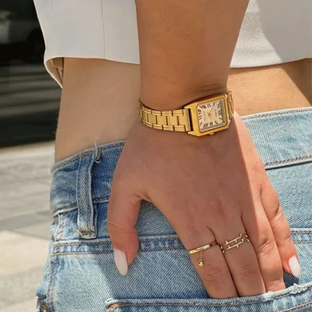 ساعات نسائية