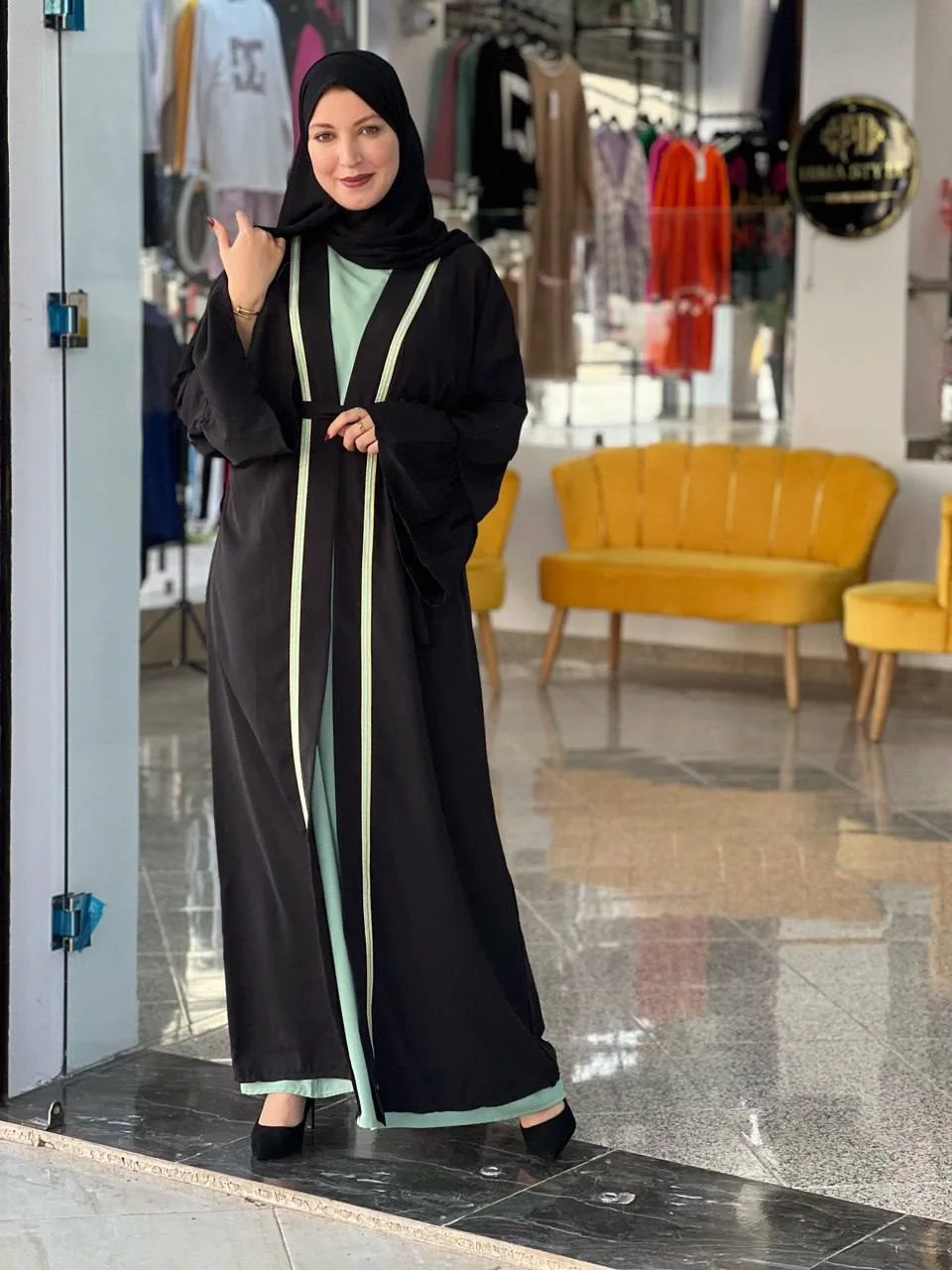 انااا على الجديد والحصري ☺️ لعشاق البساطة 😉 طقم 3 قطع شيحاجةً مختلفة وتوب كريب حرير نخب اول طايح 👌👌👌 انيق وبسيط