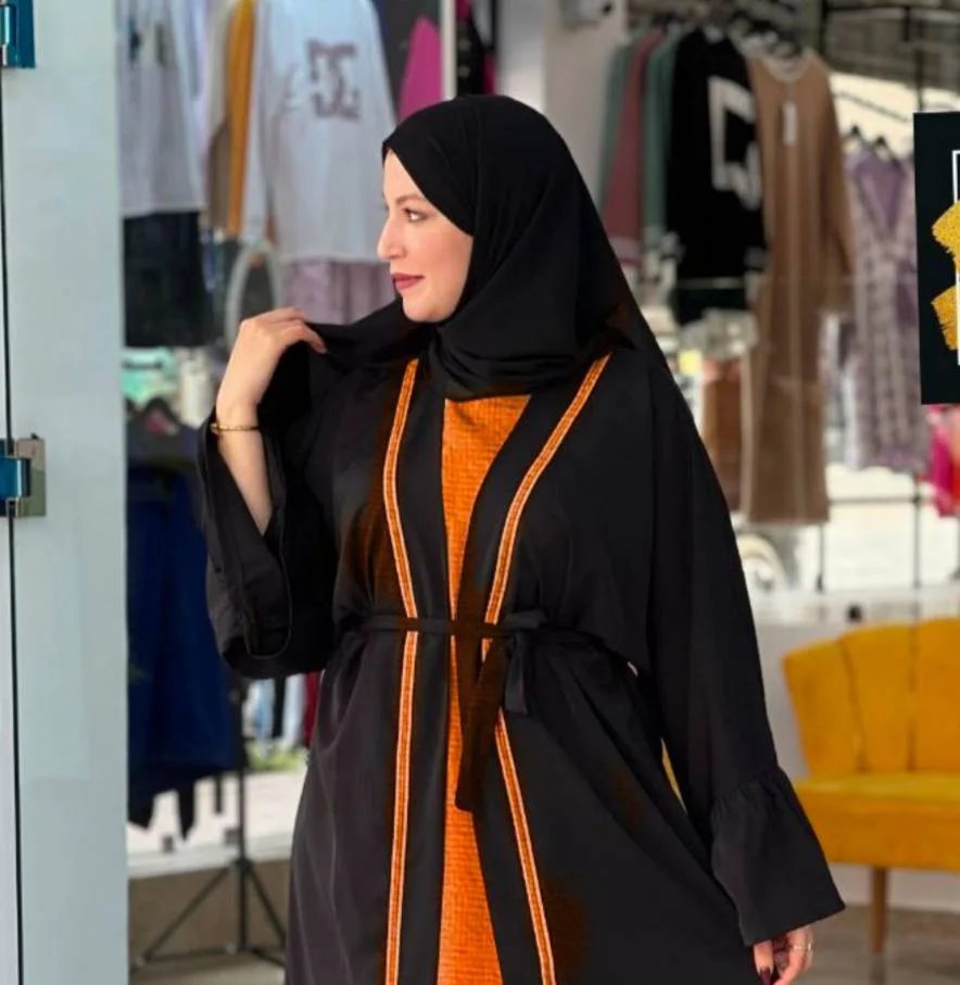 انااا على الجديد والحصري ☺️ لعشاق البساطة 😉 طقم 3 قطع شيحاجةً مختلفة وتوب كريب حرير نخب اول طايح 👌👌👌 انيق وبسيط