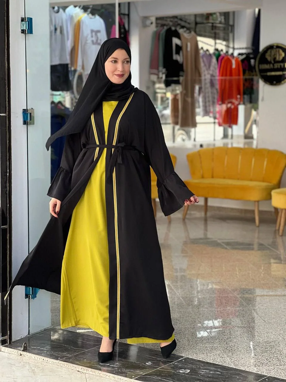 انااا على الجديد والحصري ☺️ لعشاق البساطة 😉 طقم 3 قطع شيحاجةً مختلفة وتوب كريب حرير نخب اول طايح 👌👌👌 انيق وبسيط