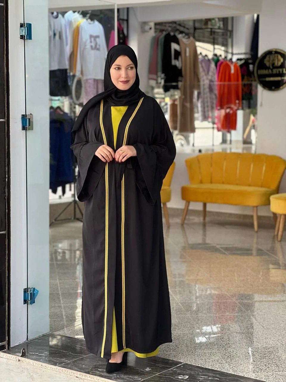 انااا على الجديد والحصري ☺️ لعشاق البساطة 😉 طقم 3 قطع شيحاجةً مختلفة وتوب كريب حرير نخب اول طايح 👌👌👌 انيق وبسيط