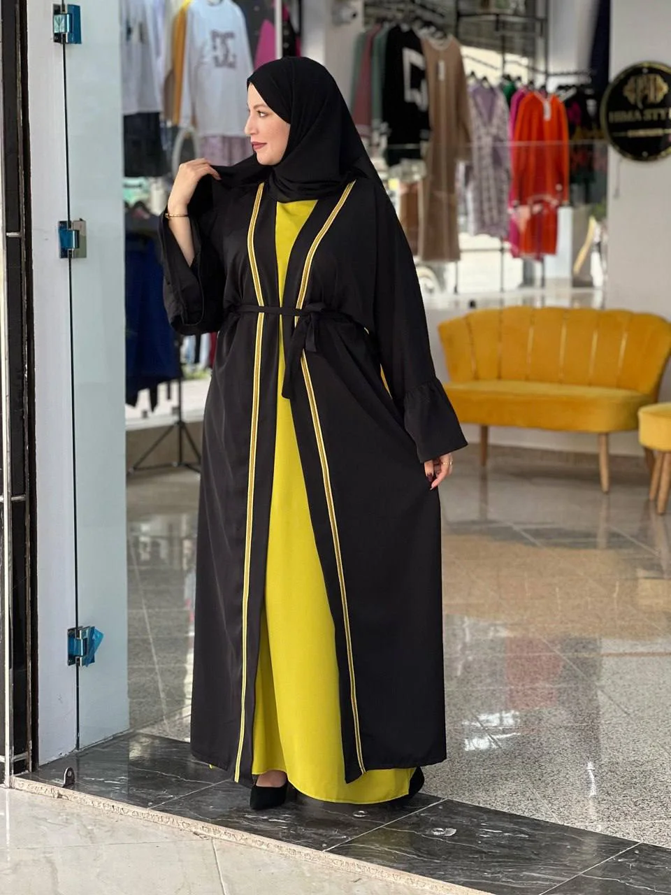 انااا على الجديد والحصري ☺️ لعشاق البساطة 😉 طقم 3 قطع شيحاجةً مختلفة وتوب كريب حرير نخب اول طايح 👌👌👌 انيق وبسيط