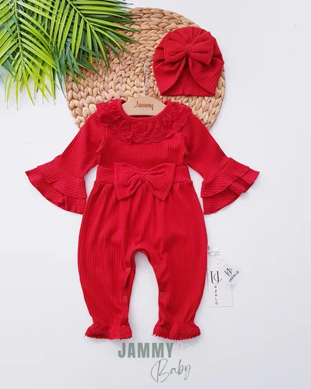 Violetta Dantel&Fiyonk Detaylı Tulum ve Bone Şapkası