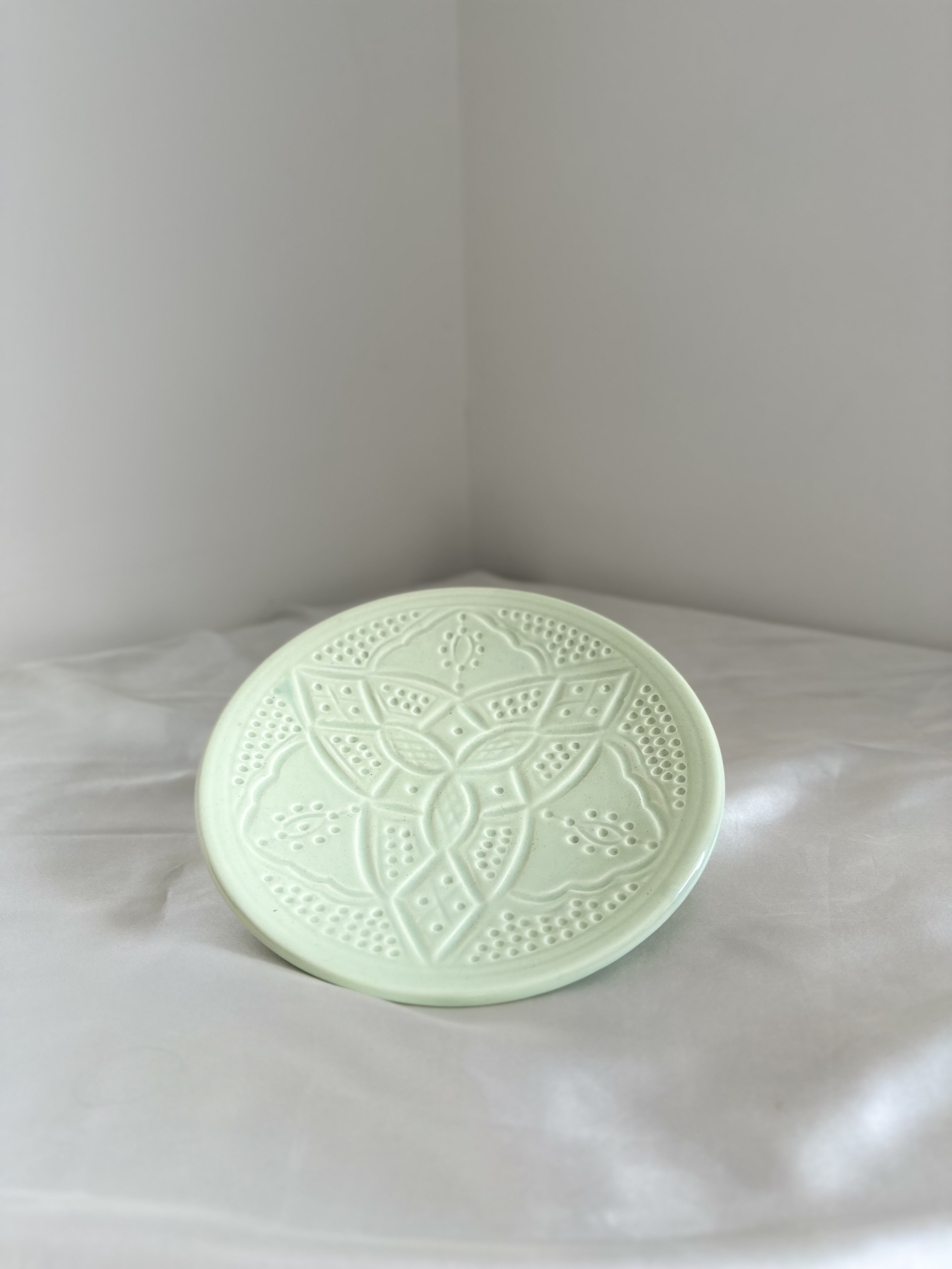 Petite Assiette - Vert Amande & Motifs en Relief