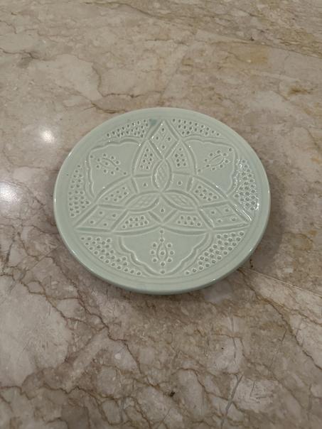 Grande Assiette - Vert Amande & Motifs en Relief