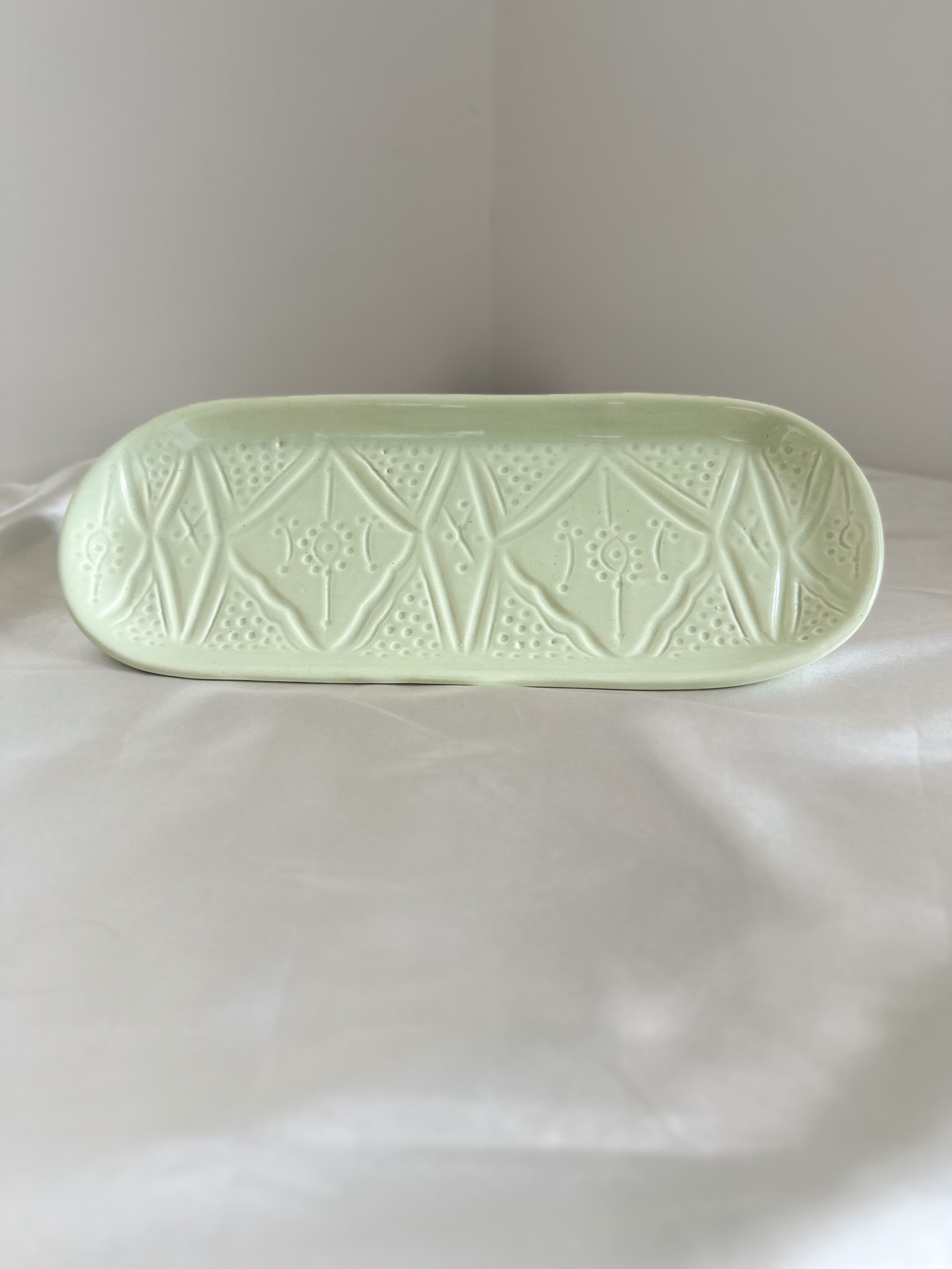 Assiette Rectangulaire - Vert Amande & Motifs en Relief