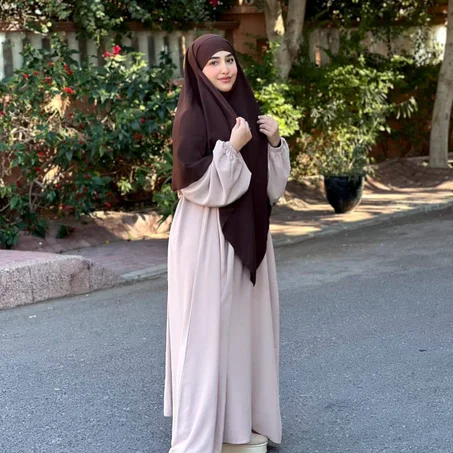 حجاب أنيق بخامة خفيفة ومريحة