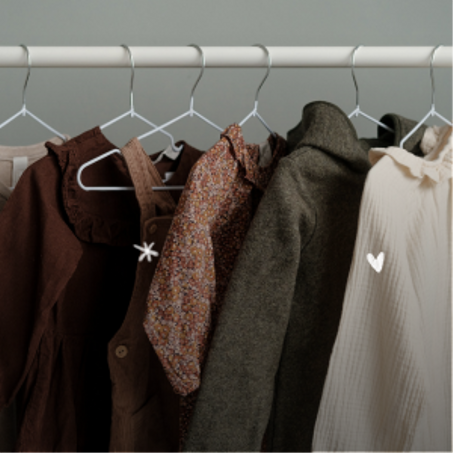 ملابس واكسسوارات