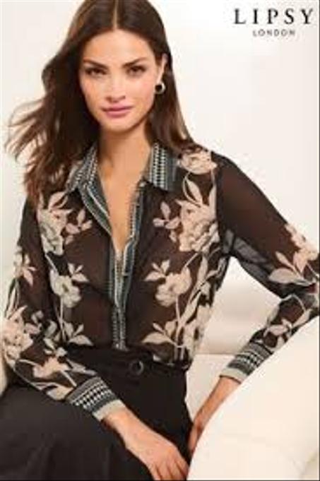 ملابس نسائية