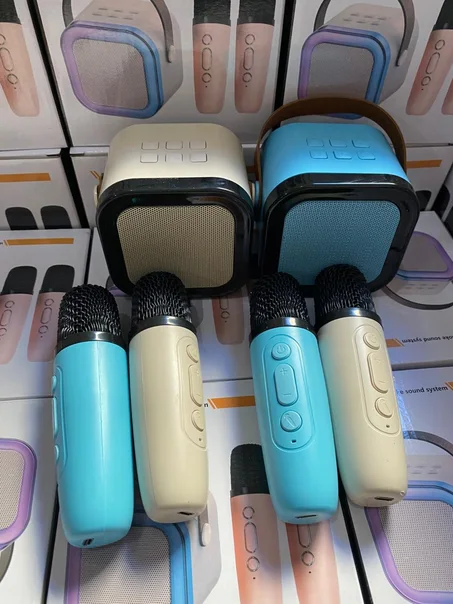 مكبر صوت كاريوكي مع جوج ميكروفونات