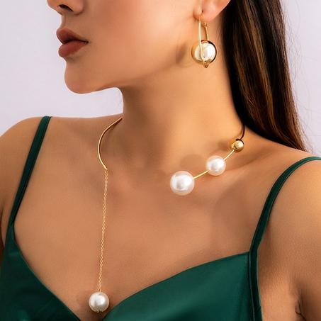 Collier Complet avec boucle - Perlé d'Elégance Rare - Le Bijou qui Sublime Chaque Clavicule.