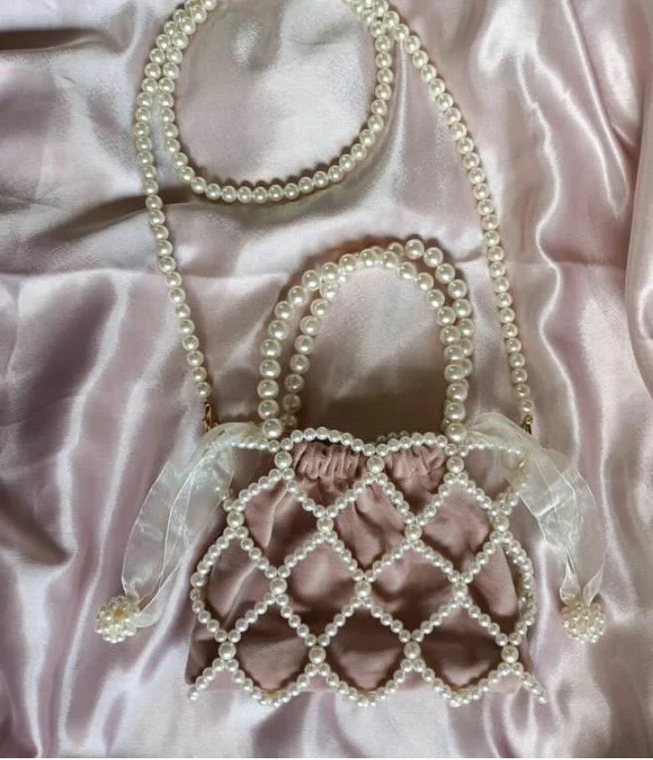 حقيبة اللؤلؤ المشبكة  لمسة من الأناقة اليومية