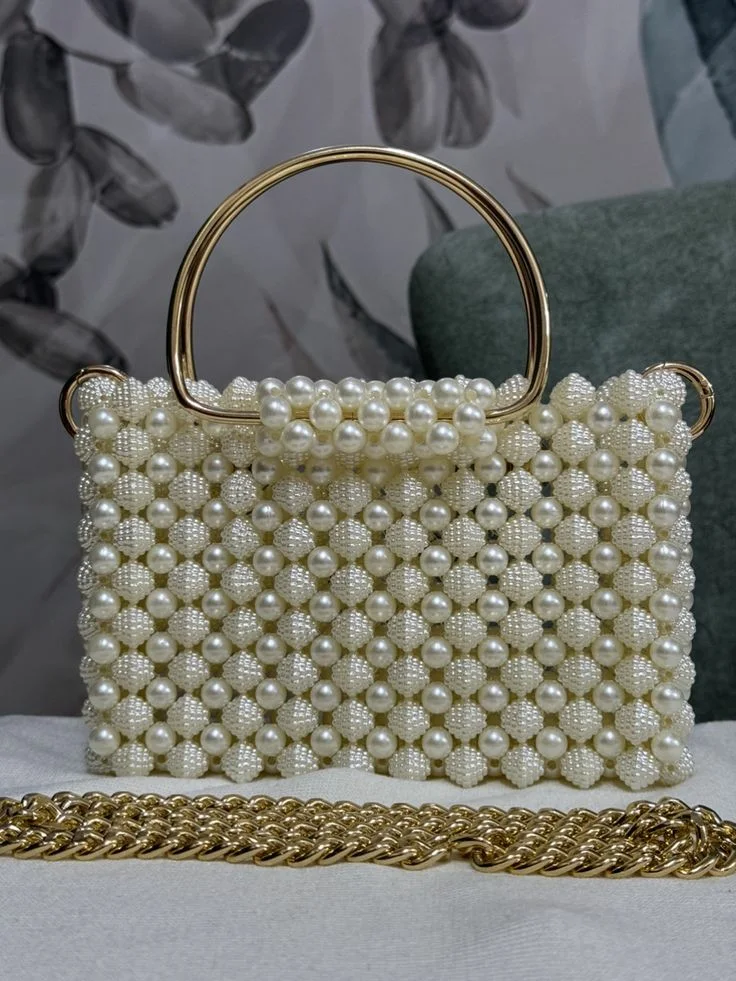 حقائب الاخلاص باللؤلؤ وحبات التوت مع حقيبة من الحرير