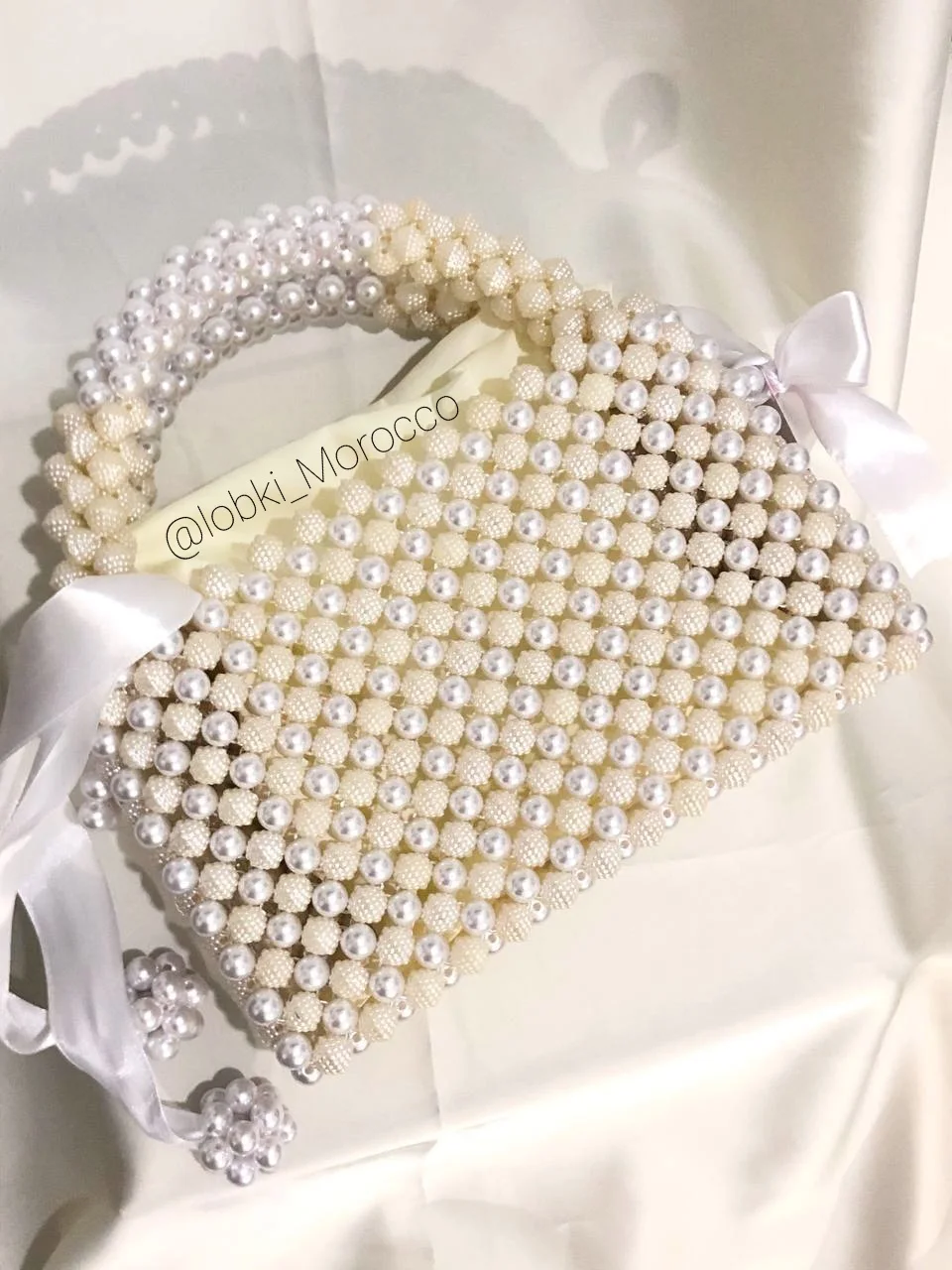 حقائب الاخلاص باللؤلؤ وحبات التوت مع حقيبة من الحرير