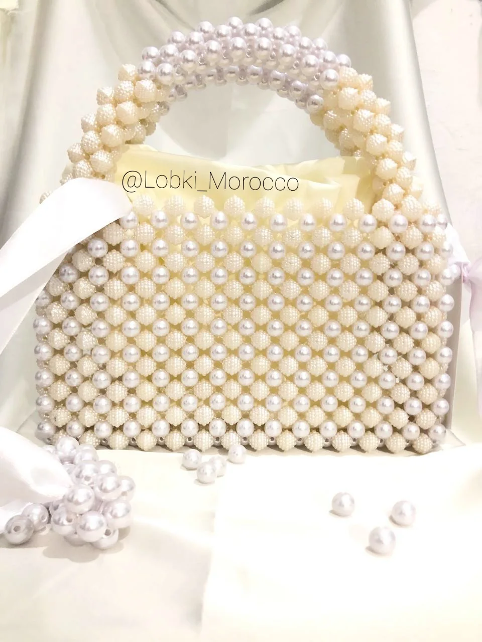 حقائب الاخلاص باللؤلؤ وحبات التوت مع حقيبة من الحرير