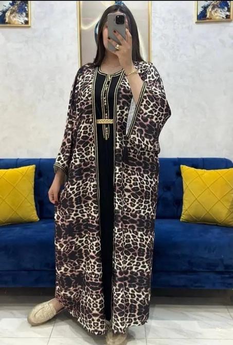 دوبياس بالحزام والعقاد