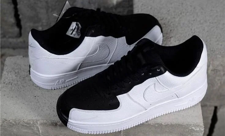 حذاء رياضي كلاسيك أبيض × أسود – تصميم عصري