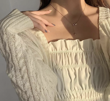 قلادة ذات حلقة مزدوجة