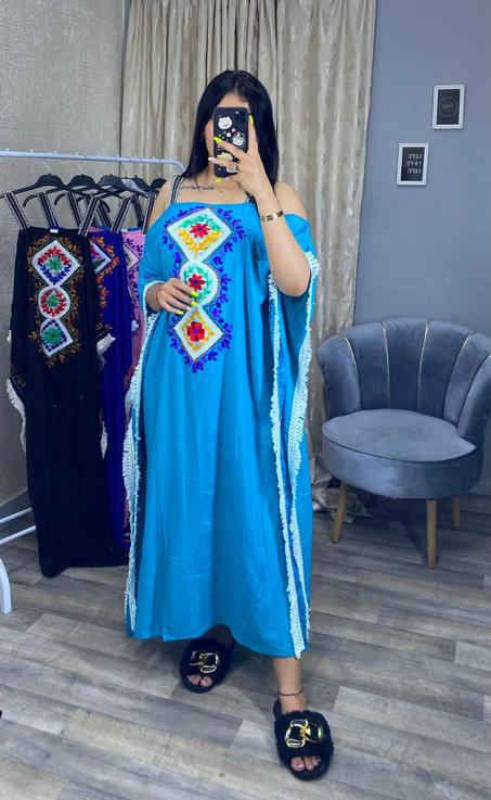 فراشة انيقة بالشوشات😊❤️