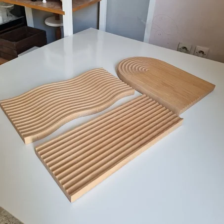 assiettes décoratives en bois naturel