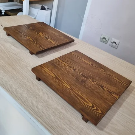 plateau présentoir carré sur pieds