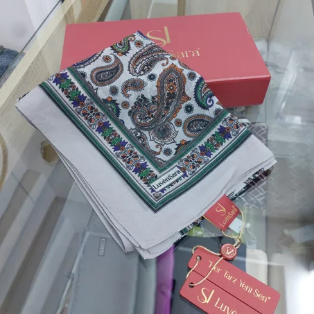 CHALE LUVENSARA MOUSSLINE 09/M2