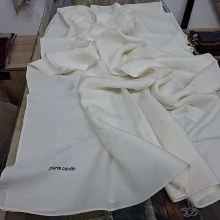 CHALE PIERRE CARDIN /912