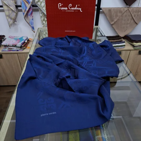 FOULARD PIERRE CARDIN /921