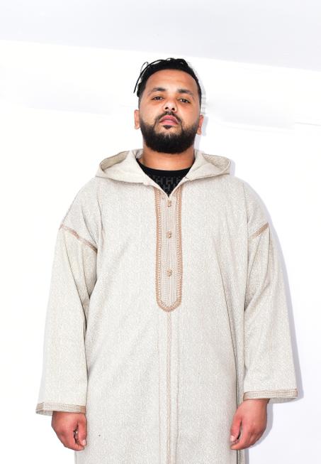 "جلابة فاخرة، خياطة متقونة، وثمن ما يتفوتش – اطلبها اليوم قبل ما يفوتك العرض!"