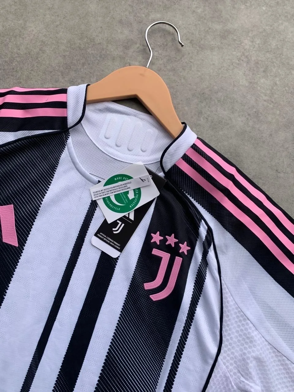 Juventus 24/25 Home Kit - Player Edition