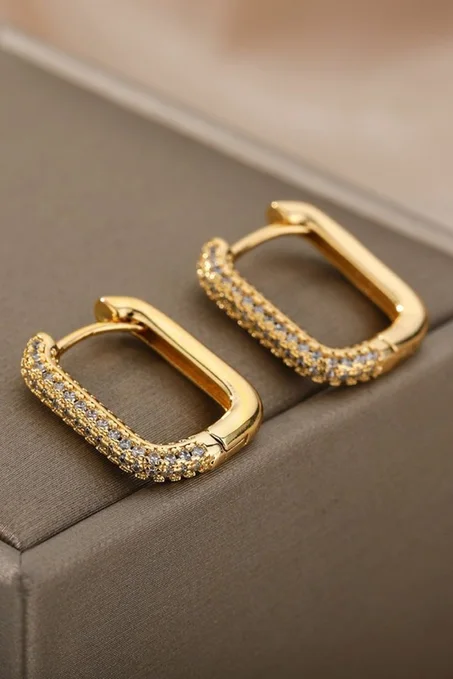 Boucles d’oreilles élégantes avec pierres scintillantes